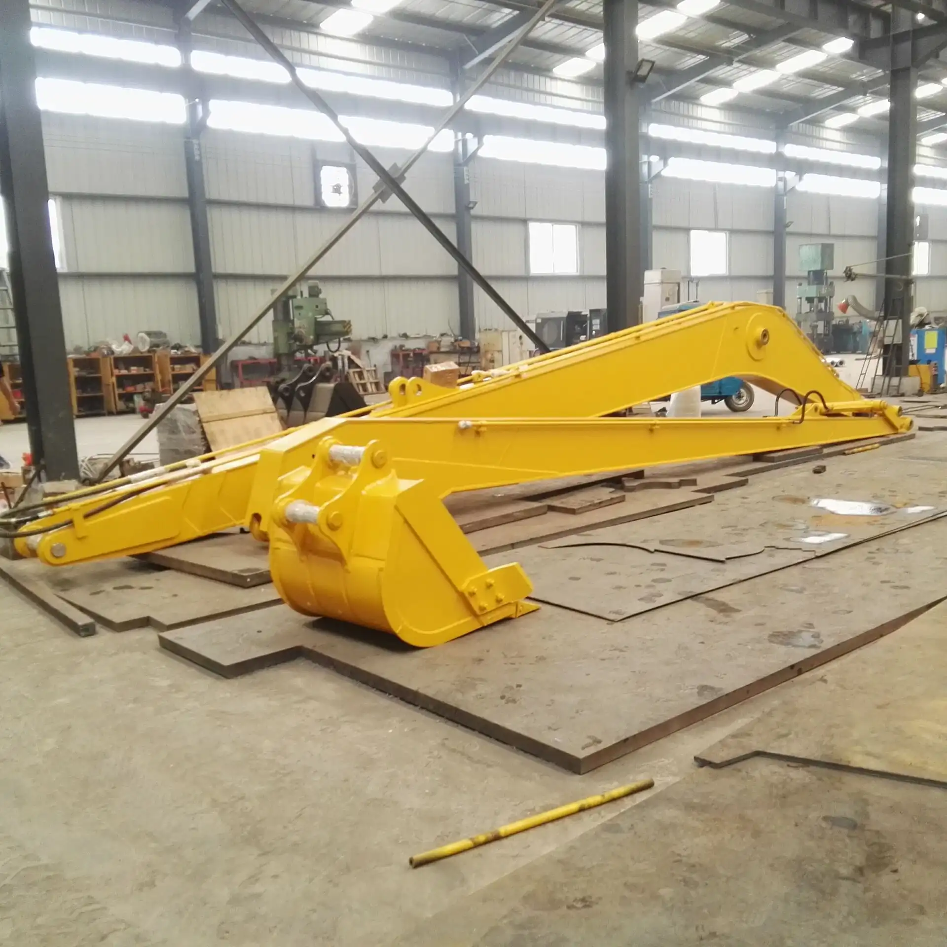 Safety precautions when using long arm excavator